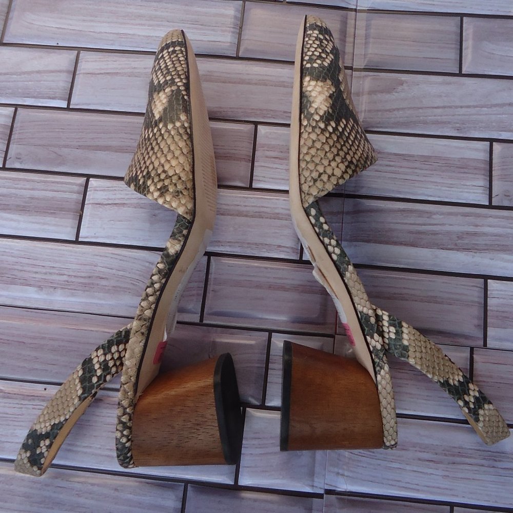 SIZE 6.5. Antonio Melani snakeskin python leather sandals. - Picture 7 of 16